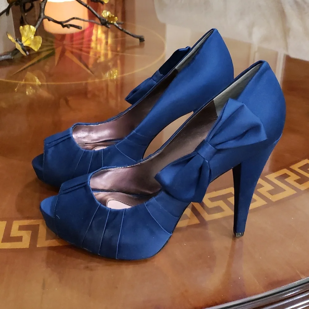 Beautiful royal blue shoes brand new never used - Picture 3 of 8